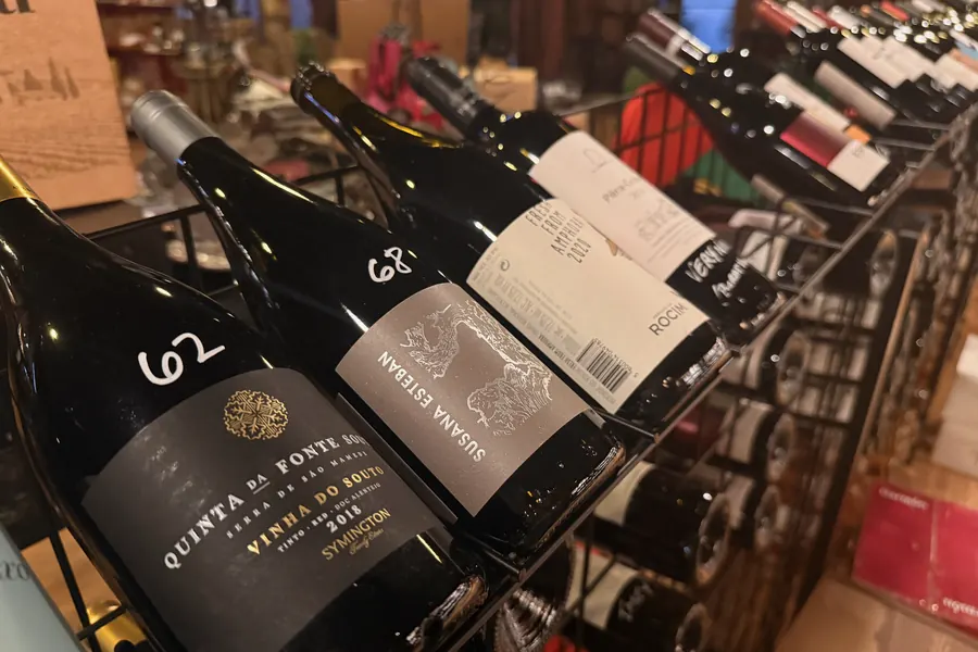 Alentejo wines racked at La Vid: Quinta do Fonte Souto and Susana Esteban bottles, priced 62 and 68