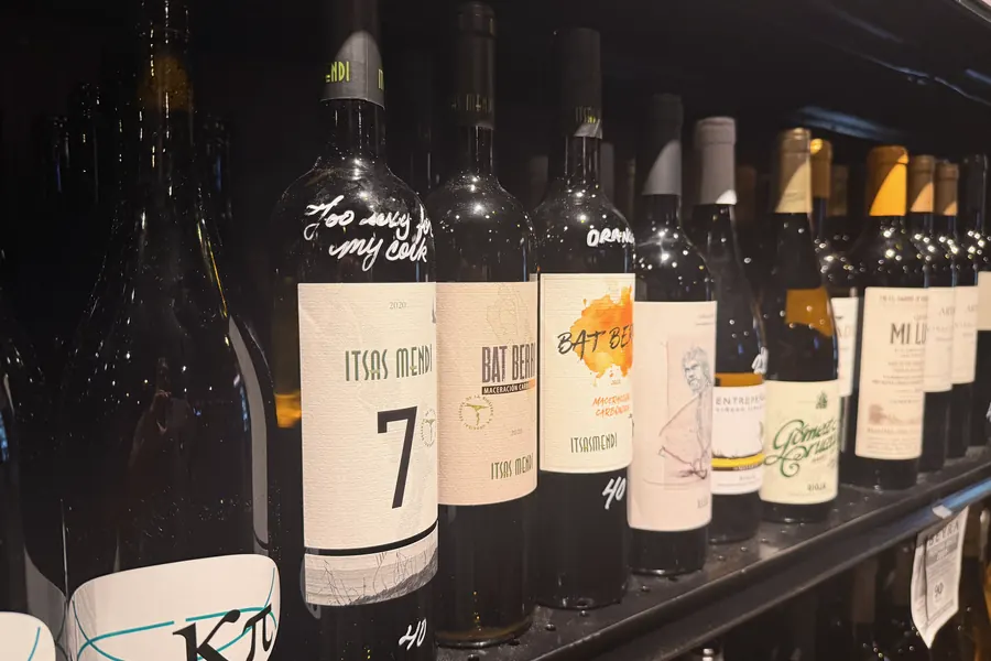 La Vid’s Txakoli shelf: Itsas Mendi 7, Bat Gara, and other Basque whites, with Victor’s handwritten notes and prices